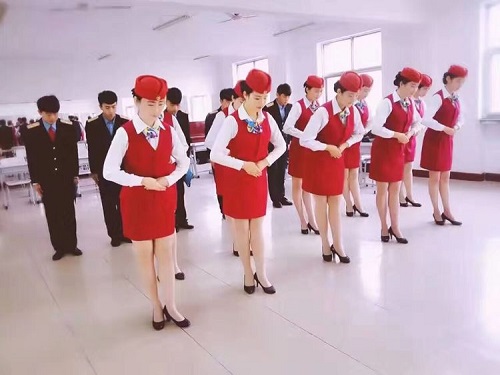 女生報(bào)石家莊東華鐵路學(xué)校學(xué)什么好？