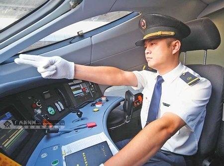 男生想要報(bào)考鐵路學(xué)校選什么專業(yè)好？