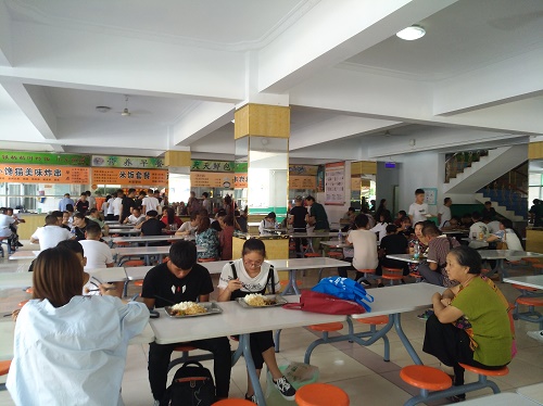 石家莊東華鐵路學校食堂怎么樣？