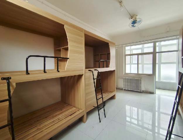 石家莊新鐵職業(yè)高中學費一年多少