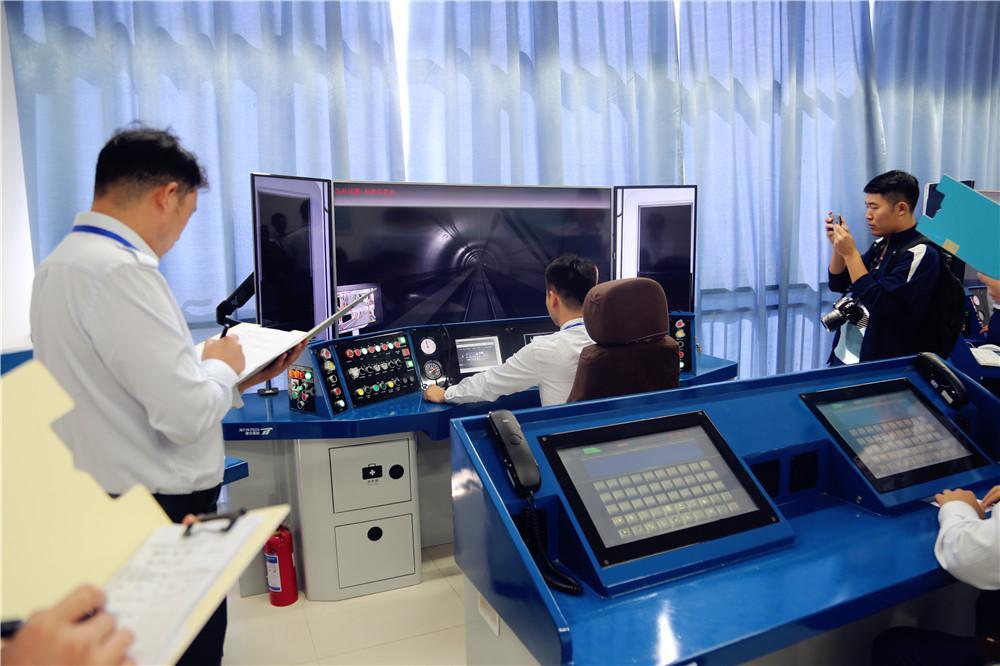 大專畢業(yè)后還能學(xué)火車司機(jī)嗎？有哪些要求