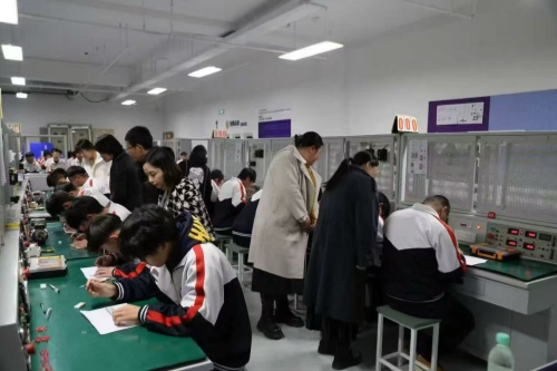 石家莊東華鐵路學校機電專業(yè)實訓學出真技術嗎？