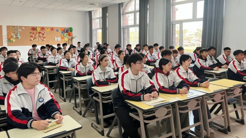 沒(méi)有報(bào)名中考能上石家莊東華鐵路學(xué)校嗎？